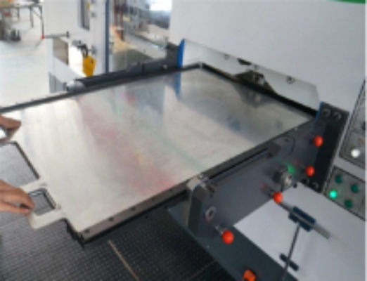 480 * 450 mm Min Tamanho do papel CQT-1520 Corte automático de matriz com descolamento e enrolamento