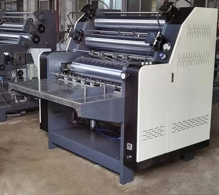 Máquina de laminação reforçada de 3000 kg para laminação de folhas de papelão com flauta